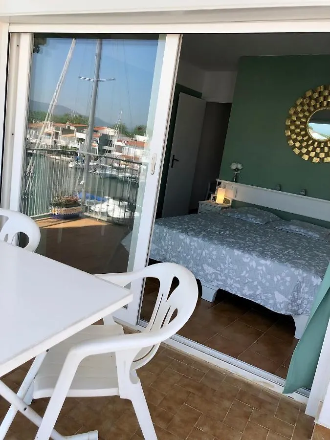 Appartement 80 m2,Port Rhodes D-2 chambres, terrasse panoramique, vue sur le canal principal d’Empuriabrava 0*, Empuriabrava