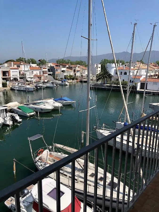 Appartement 80 m2,Port Rhodes D-2 chambres, terrasse panoramique, vue sur le canal principal d’Empuriabrava Espagne